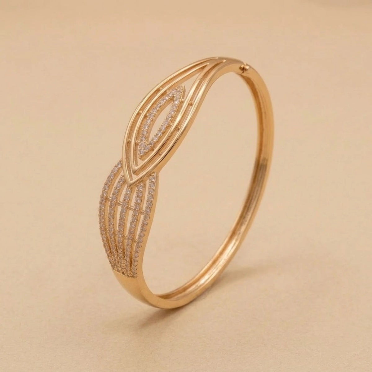 Ollien Aile Marquise Bangle
