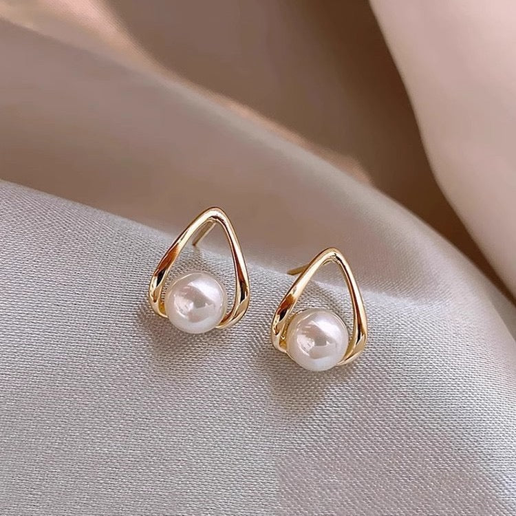 Aurelia Pearl Droplet Studs
