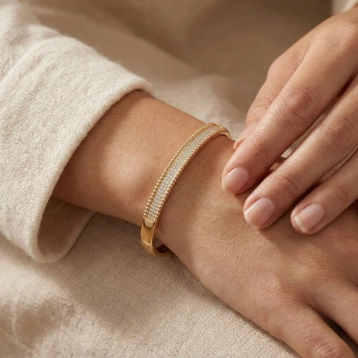 Ollien Perlée Pavé Bangle