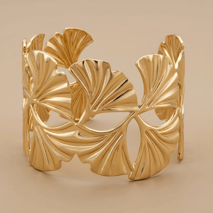 The Golden Love Set + 2 Earrings FREE