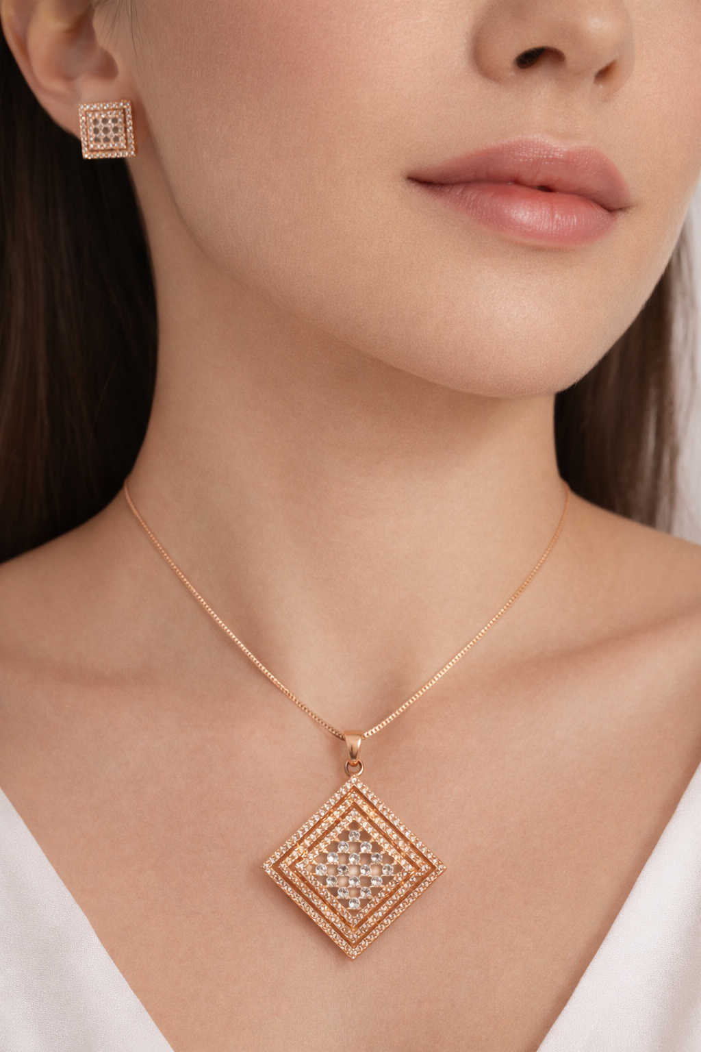 Elegant Rose Lattice Pendant Set