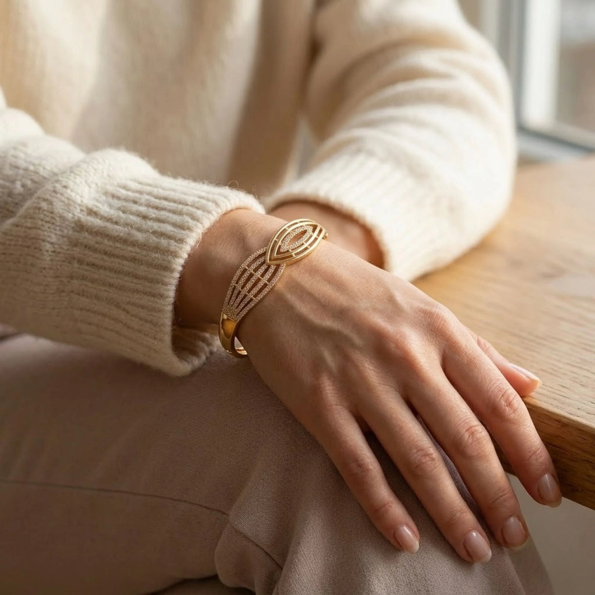 Ollien Aile Marquise Bangle