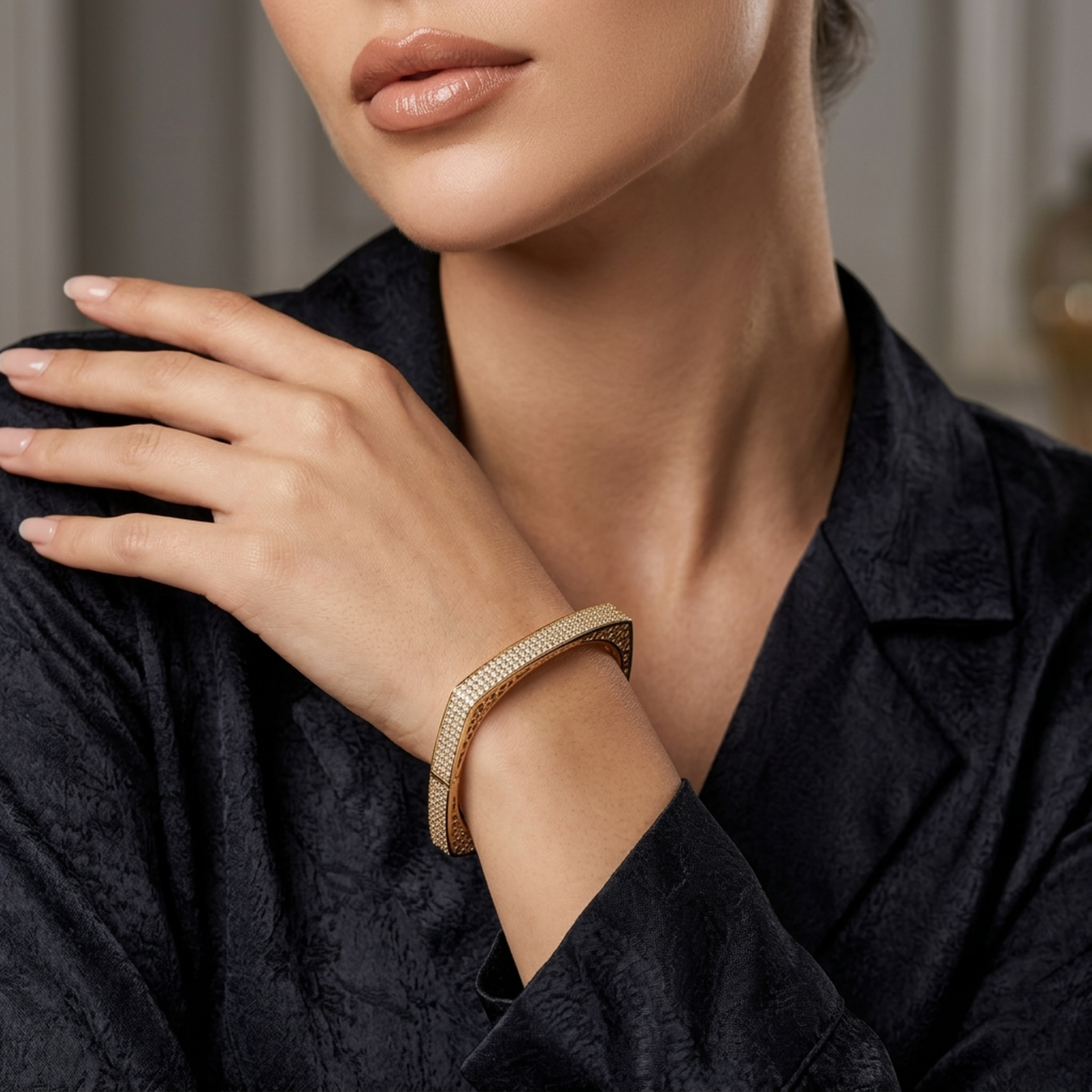 Textured Luxe Edge Bangle