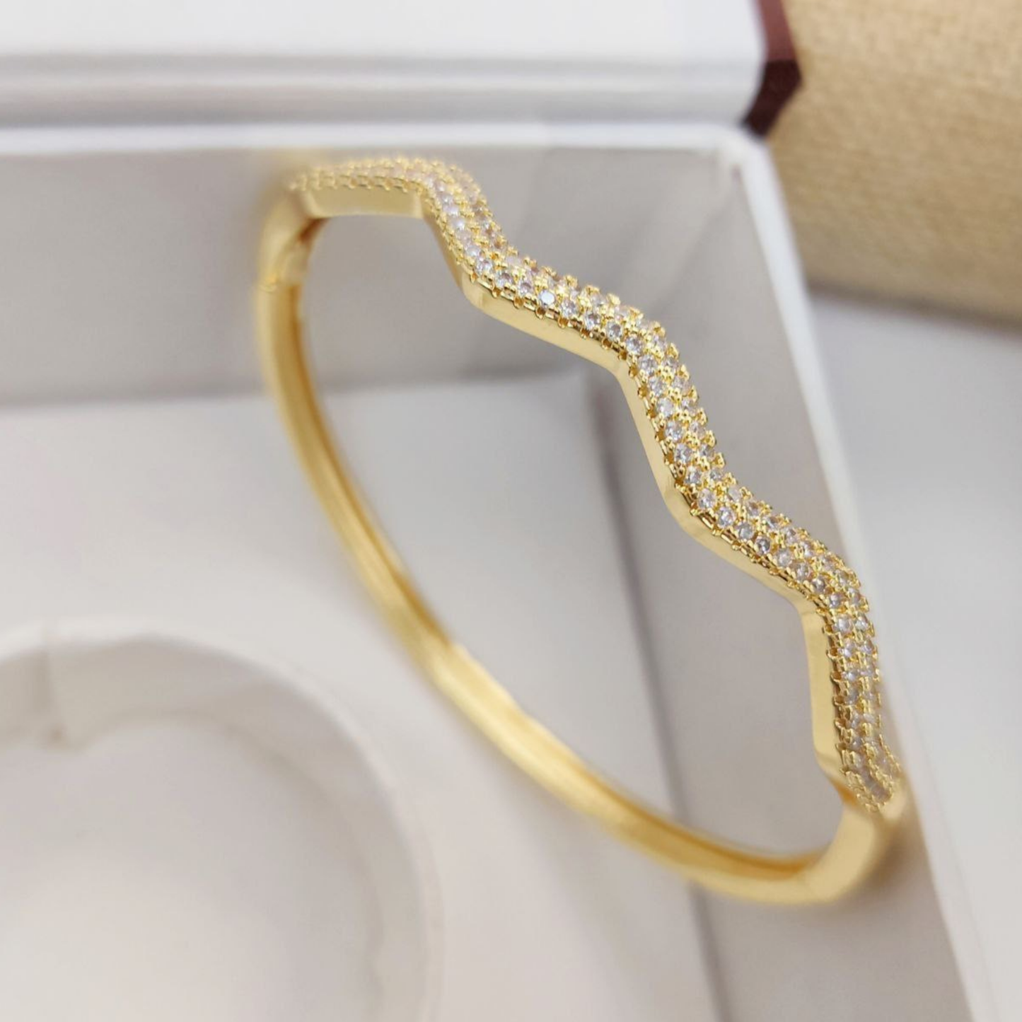 Waveform Crystal Bangle
