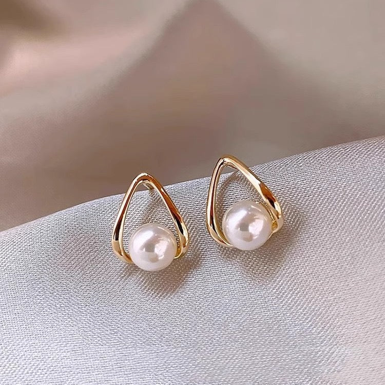 Aurelia Pearl Droplet Studs