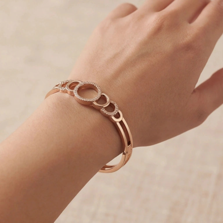 Interlocking Circle Rose Gold Bangle